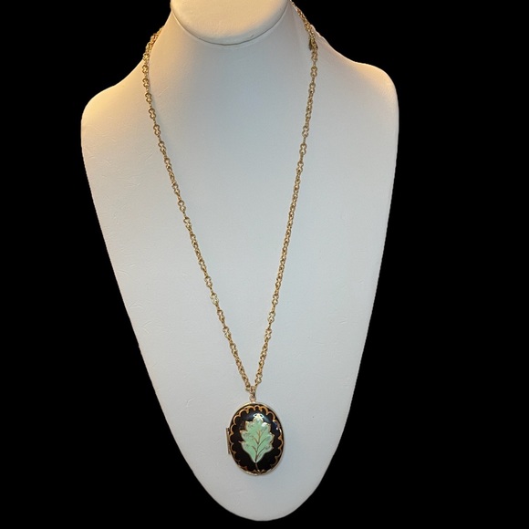 Black enamel gold tone locket and Monet gold tone chain - Picture 2 of 8